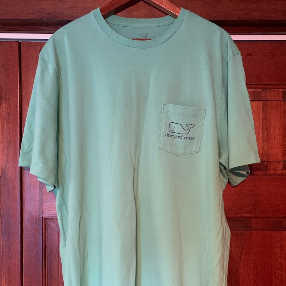 Vineyard Vines guitar tee shirt